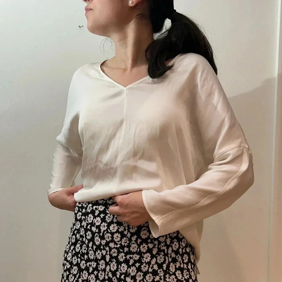 BOSS by Hugo Boss V neck flowy 3 quarter sleeve cream 100% silk blouse US 12/L - Picture 2 of 9